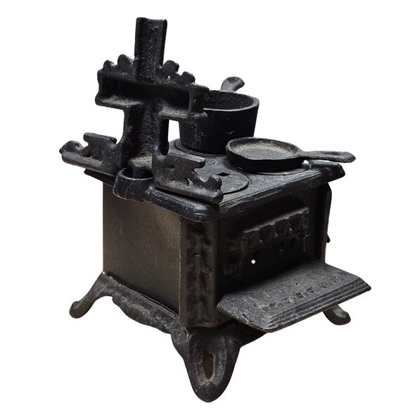 Vintage Queen Cast Iron Child's Toy Salesman Sample Stove Fry Pan Sauce Pan - Picture 9 of 11